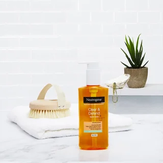 NEUTROGENA Clear & Defend Facial Wash